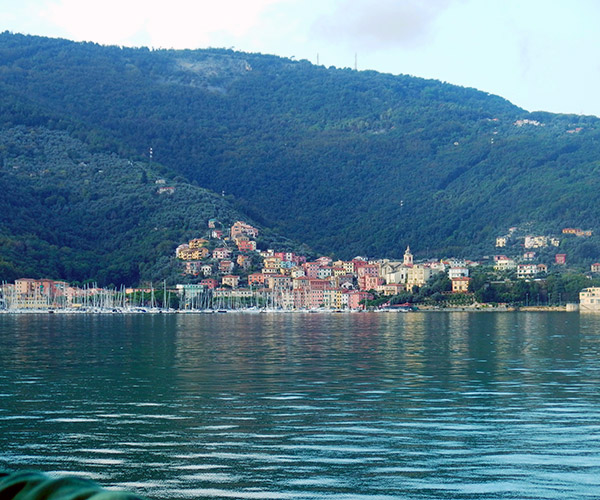 Photo of the small port of the village of Fezzano in Porto Venere