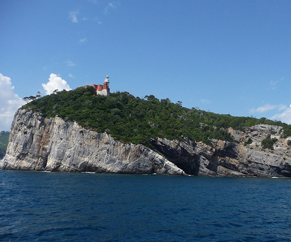 Photo of the two islands Tino and Tinetto in front of the Palmaria Island