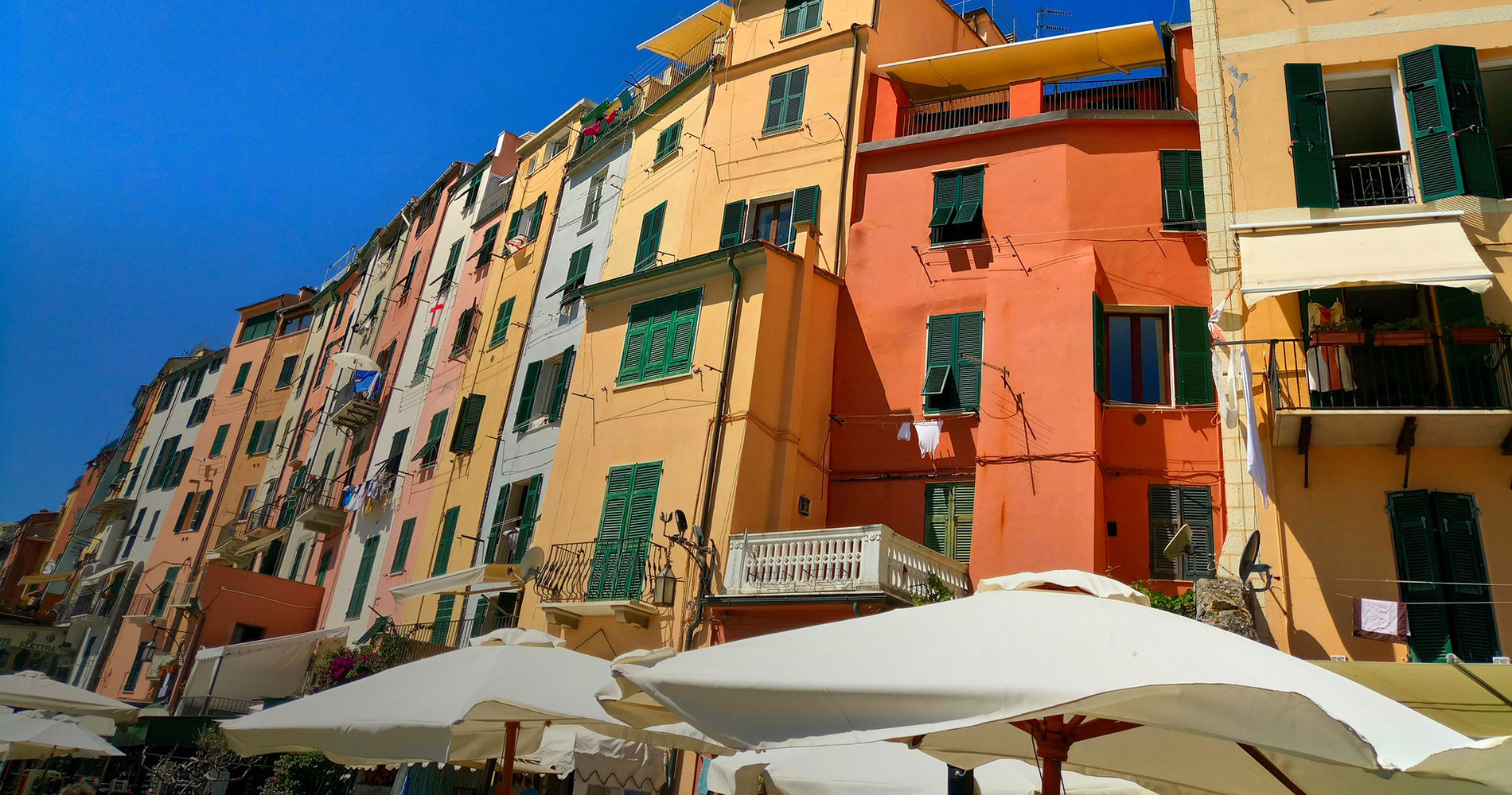 Fotos der bunten Fassaden der Häuser von Porto Venere