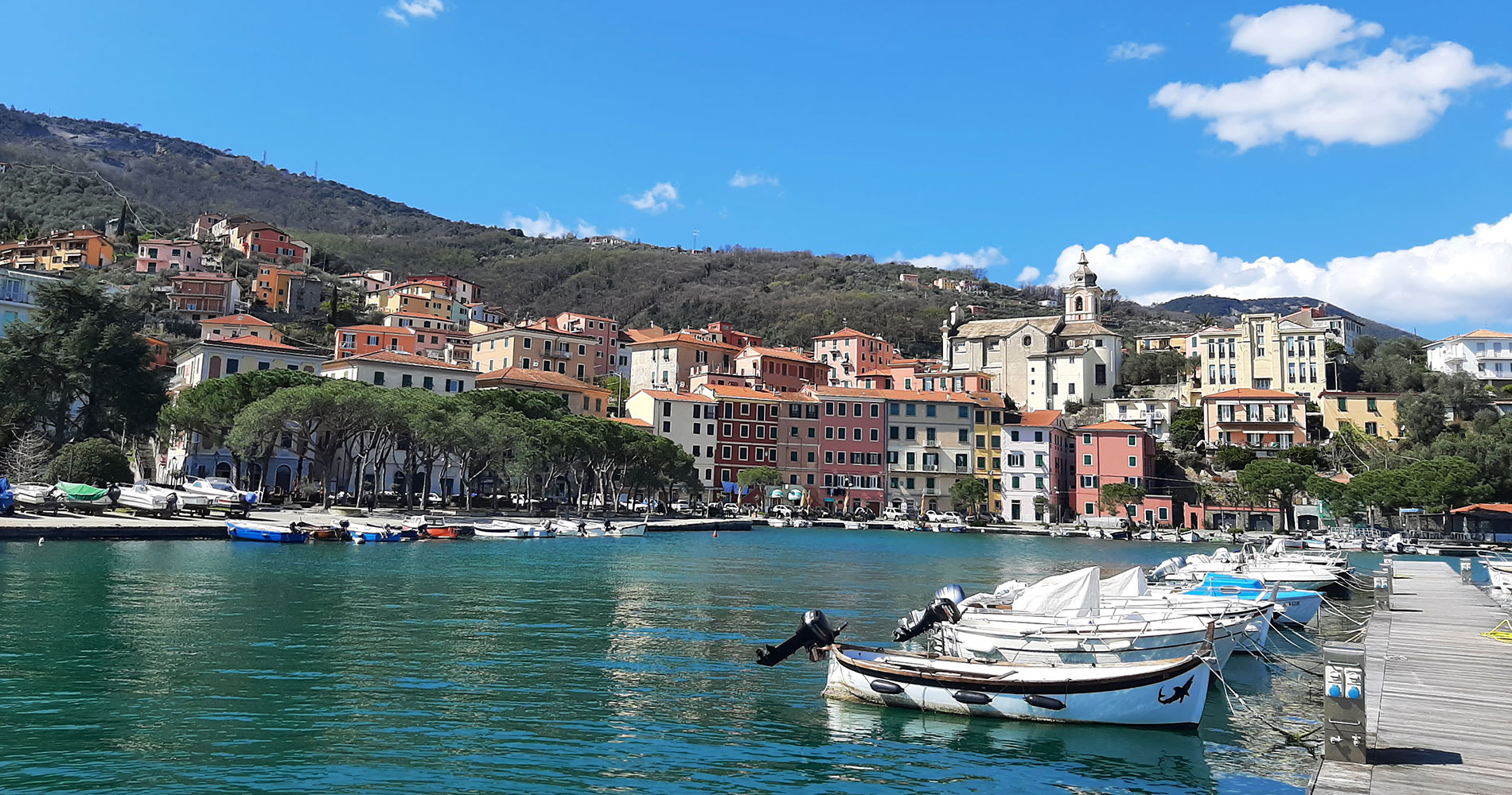 Photo of the small port of the village of Fezzano in Porto Venere